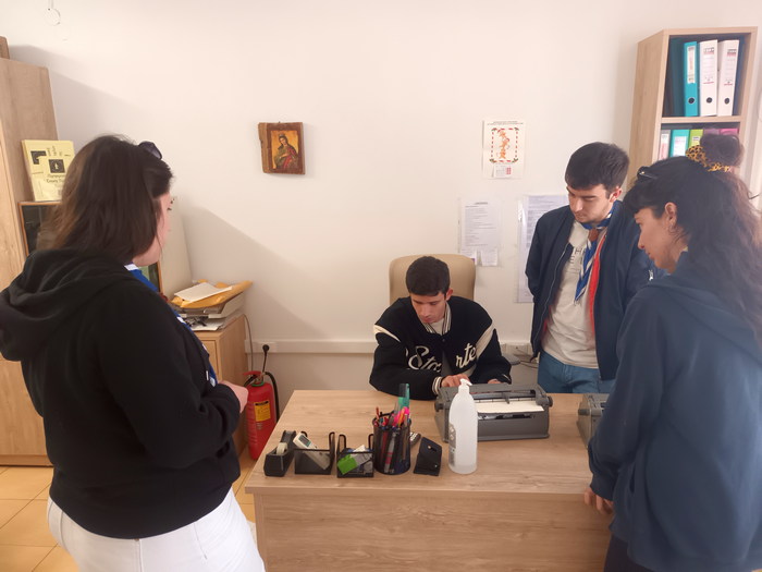 Πρόσκοποι στο γραφείο της ΠΕΤΚ 31 3 2024 (1)