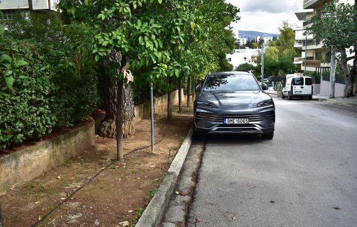 Πεζοδρόμιο στην Κηφισιά