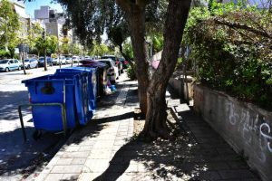 Αποδέσμευση των χώρων βάδισης-πεζοδρομίων από την παράνομη και αλόγιστη φύτευση και συντήρηση πρασίνου